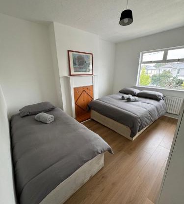 Nice Triple Room at 2 Iveragh Rd-7