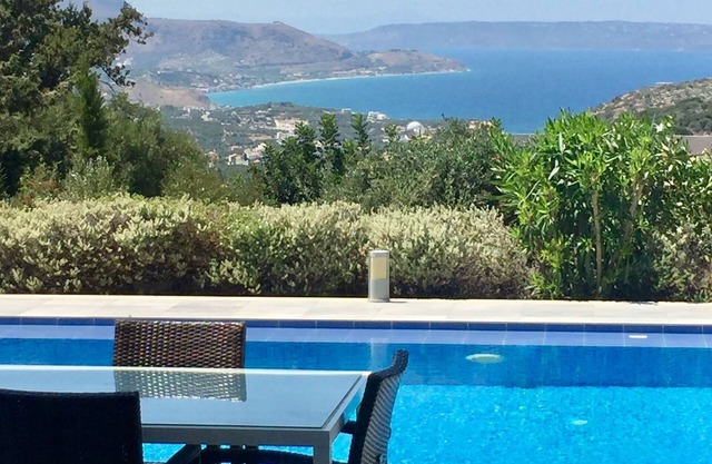 Nice villa for 1 to 4 people, sea and mountain view, private pool