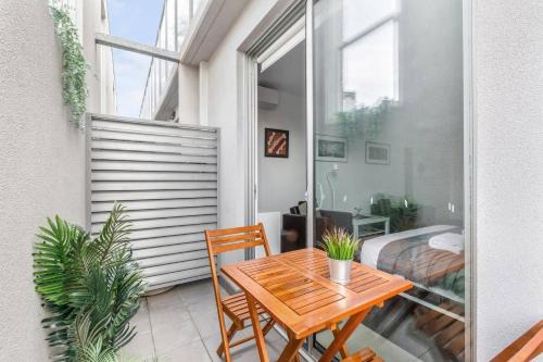 Nicholson's Nest - A Balcony Studio in Funky Fitzroy