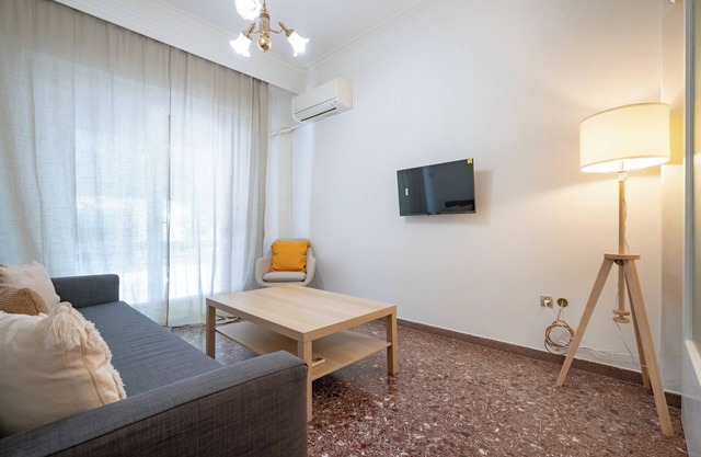 Nikaia One-Bedroom Comfort for 4 by ΜΡS