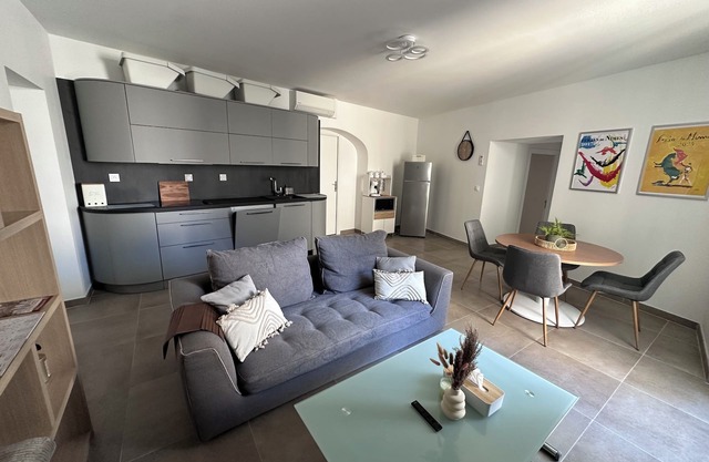 Nimes downtown apartment