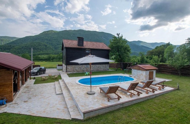 Nina Holiday Home with a heated pool