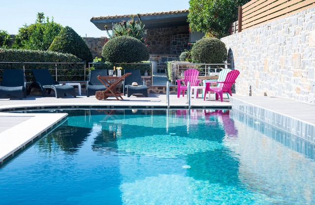 Nina Villa bar and private pool