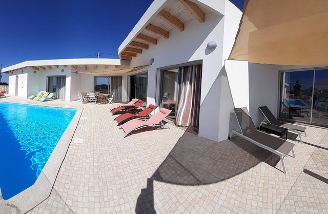 Nira Beach House Eleganc & Charm exclusive pool and sea view