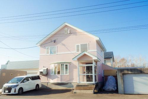 Niseko Pink house