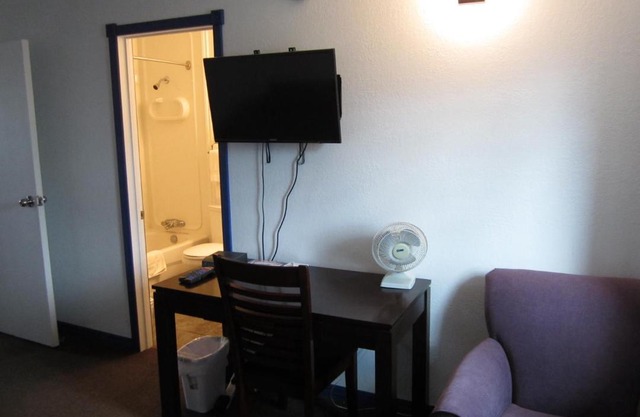 Nisutlin Trading Post Motel