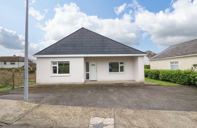 NO 1 LODGE WOOD, family friendly in Kenmare, County Kerry