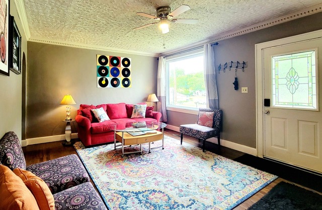 ♪No Chores! Artsy East Side Near Great Music+Food, Quiet Home w/Free Parking ♪