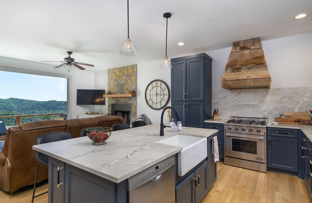 No cleaning fee near Asheville Luxury 4 bedroom Mountain View Home with hot tub