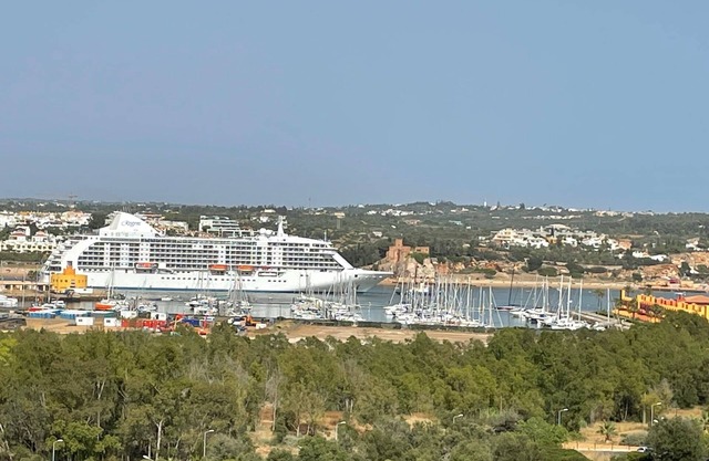 No More Snow, 300 m From the Beach Praia Da Rocha, King Size Bed, Fast Wi-fi