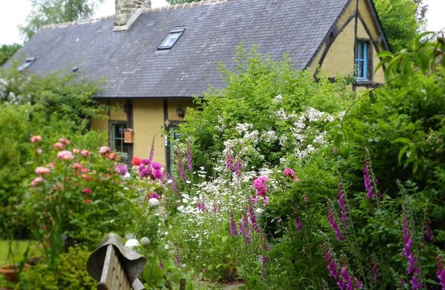 Norman House with Garden, Terrace and WIFI Included