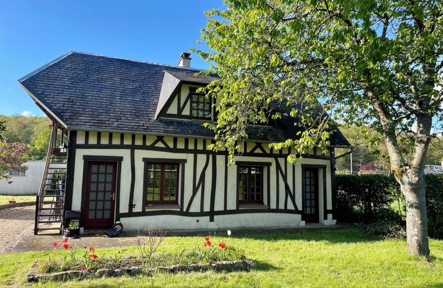 Normandy house with large garden near Paris