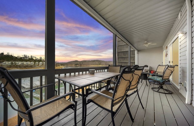 Norris Lake Deerfield Resort golf, winery, community pools, tennis, boating