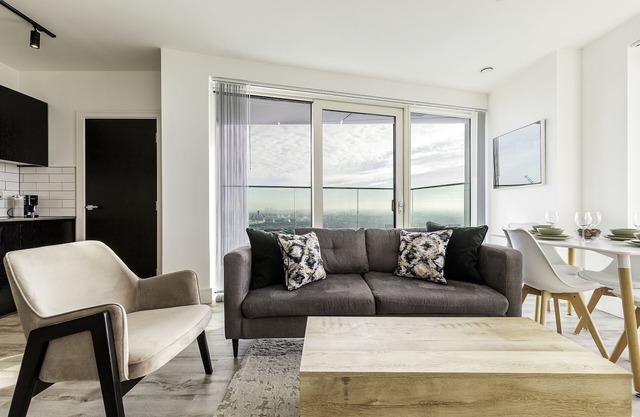 North Acton XII - 2Bed King/Double +2Bath +Balcony