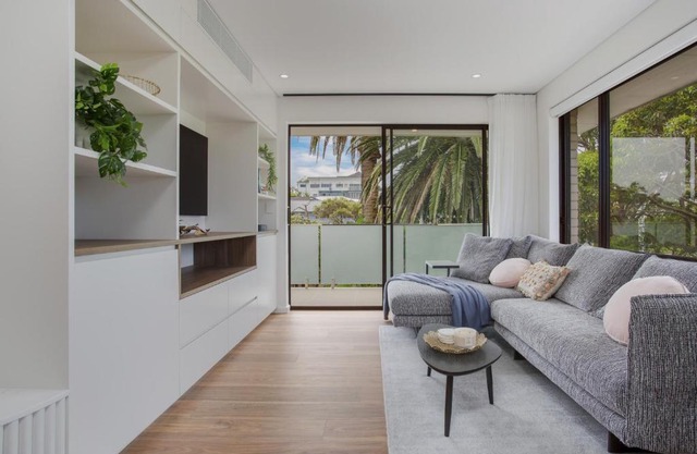 North-East Facing Modern 2-bed Apartment