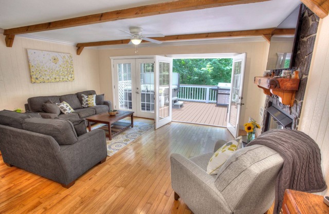 North Georgia Roots - Pristine Mountain Vacation Home