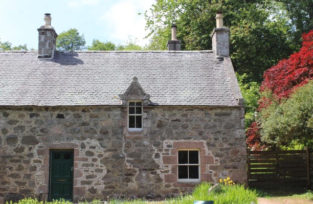 North Mains Cottage - Craigievar Castle