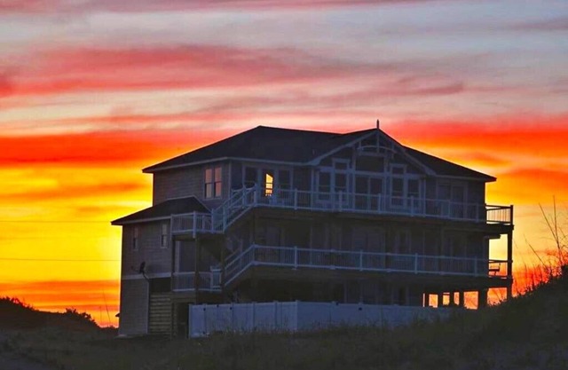 North Shore, Newer Luxurious 4x4,Elevator, Pool/Hot Tub
