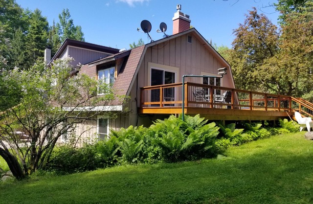 North Shore Retreat: Fireplace, heated mattresses for winter, sauna and more!