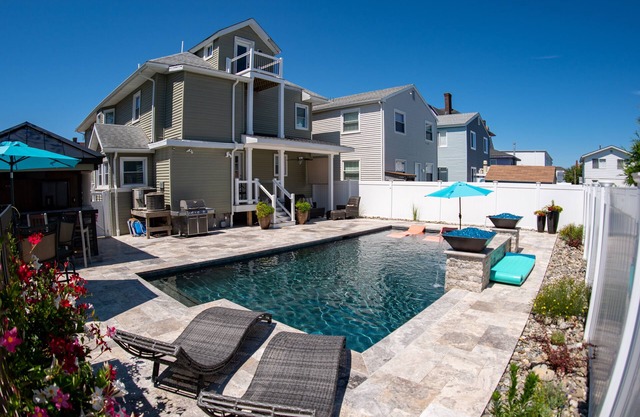 North Wildwood SEA UNICORN 6B, private backyard oasis YOU'LL NEVER WANT TO LEAVE