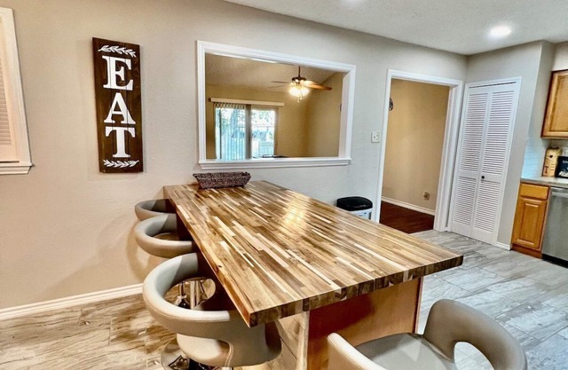 Northern Hills 3BR Accessible Home Insurance & Relocation Housing Wi-Fi W/D