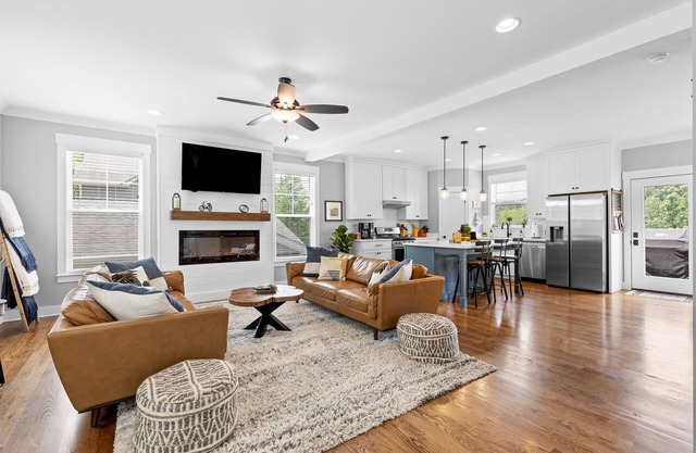 NorthShoreBlue-5mins to DT, Mtn Views, Entertainment Room, Sleeps 12