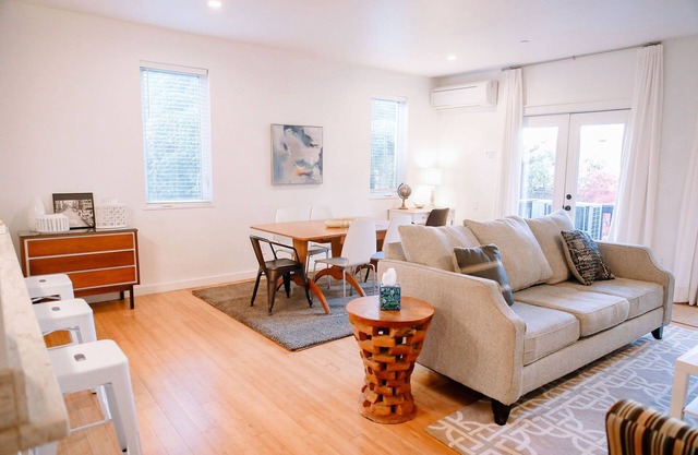 Northwest Nob Hill Alphabet District! Free Parking! 1180 sq. ft.! Walk score 97!
