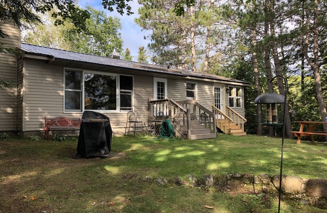 Northwoods Getaway on Pickerel Lake - Water's Edge Cottage