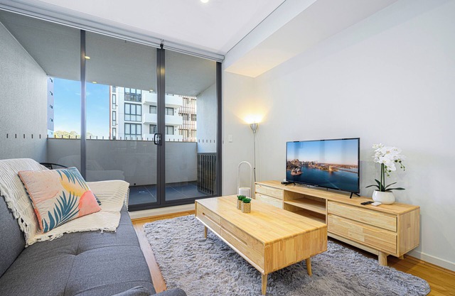 Norwest/Pendle Hill Modern 2Br Apt near Coles