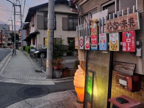 Nostalgic guesthouse for 1 to 2 Females shared toilet and shower