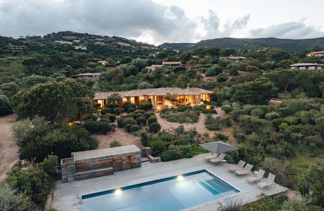 Not to miss! Exceptional location, sea view, private access to the beach!🌞🏖️