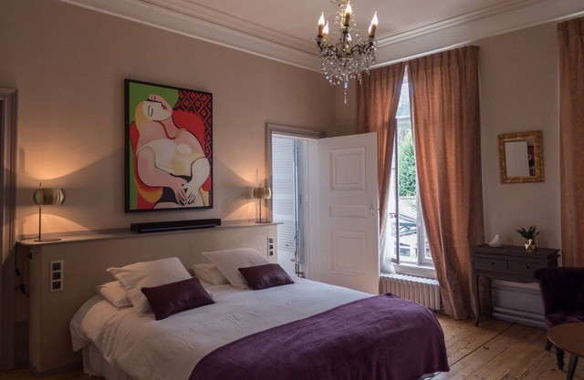 Notre Dame" guest room with garden view. Breakfast included