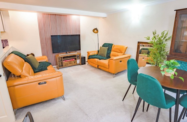 Notting Hill cozy 2 bedroom flat, next to the station