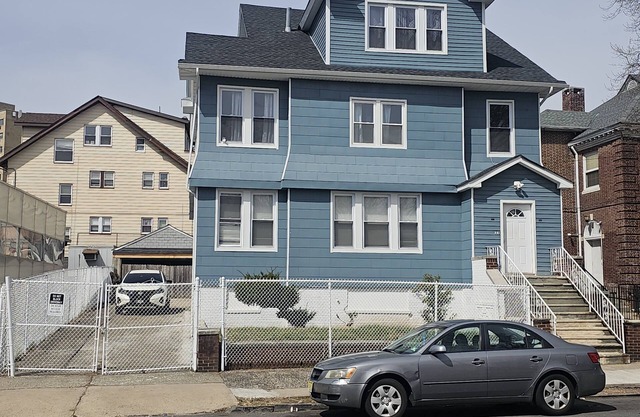 nSpacious, Comfy 3BR, 1BA Apt, Close to EWR, NYC, Beth Israel Hospital, MetLife,