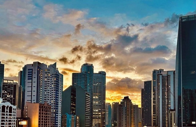 nSpacious, stylish and modern condo with perfect blend of comfort and elegance!