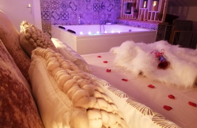 Nuit Romantique, Champagne, Spa-balnéo, Petit dej