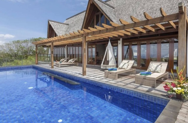 Nusa Dua KY 4 BR LUXURY VILLA with a VIEW