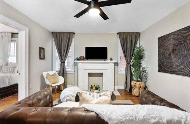 NW 20th #4 (OKC) · Elegant & Historic Getaway - Close to Everything