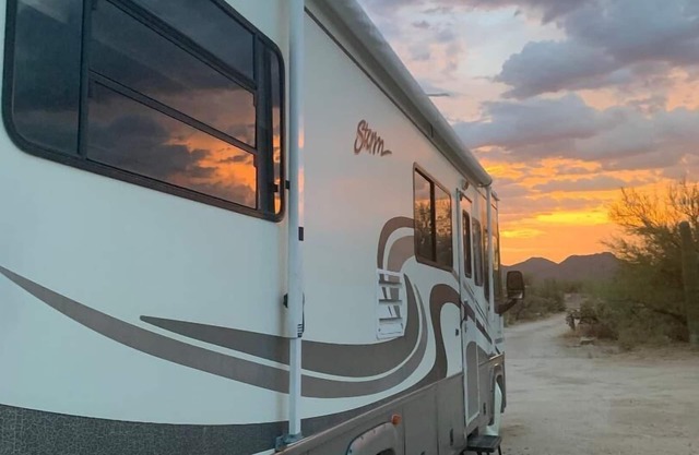 NW Tucson - Roomy 20 Foot RV Nestled On A 3 Acre Property Sleeps 4