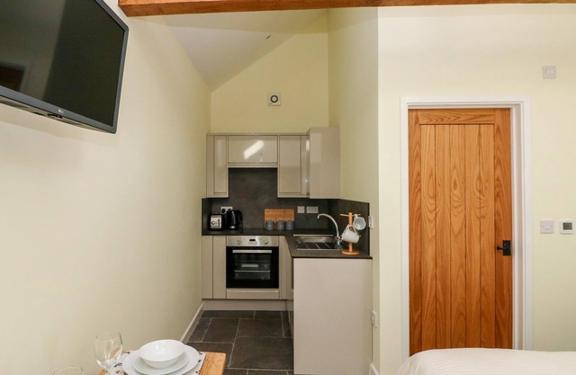 NYTHFA - 3 PLOUGH & HARROW, pet friendly in Llantwit Major