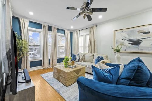 Oak Park 5bd 2bth sleeps 11 with 3 private parking