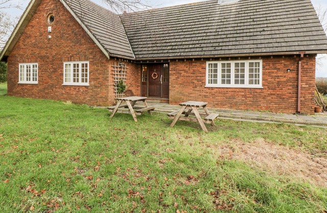 OAKTREE FARM, pet friendly in Wenvoe