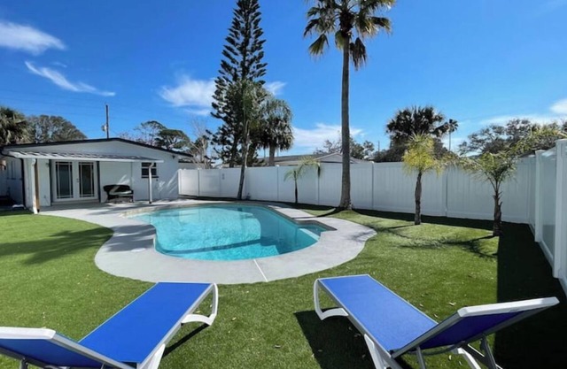 Oasis House 3Bed+2Ba+Pool+Garage. Bikes welcome!nn