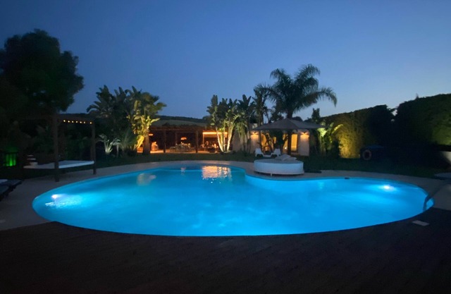 OASIS IN A NATURAL PARK. CASA ASIA 5 min from the beach and the mountains