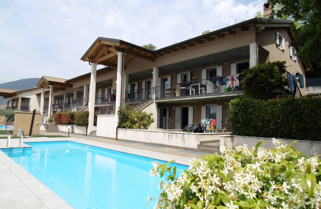 Oasis on Lake Garda with private outdoor Jacuzzi