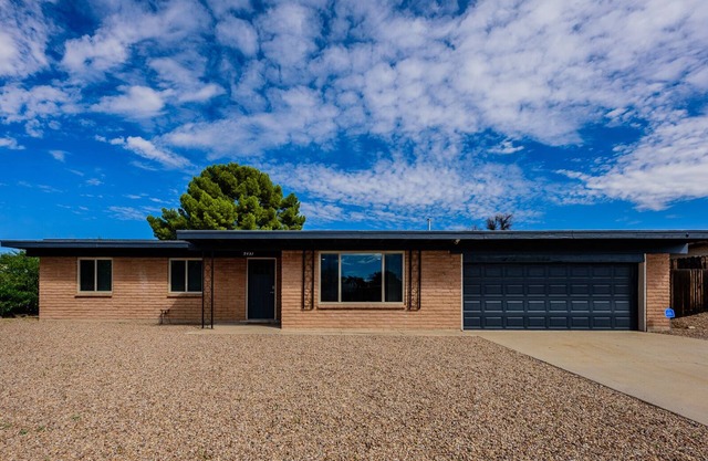 Oasis on Palm- 4 bed/2bth home, private and quiet, pool/spa