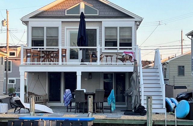 OB2 Bay front 3 bedroom home- walk to beach {top floor living only}
