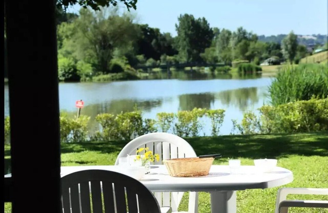 Objat Chalet Village - 3-Room Lakeside Chalet 4/6 People