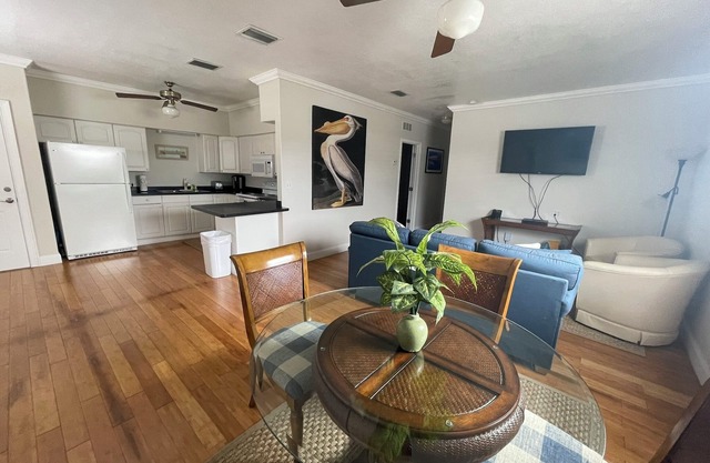 Ocean - 2Bed/2Bath Villa Sleeps 4 located at Safe Harbor Marathon Marina