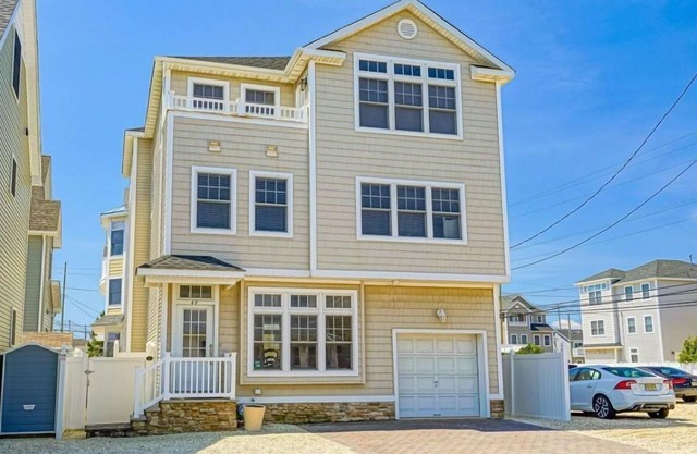 Ocean Block 6 Bedrooms 5 Bathrooms Silver Beach